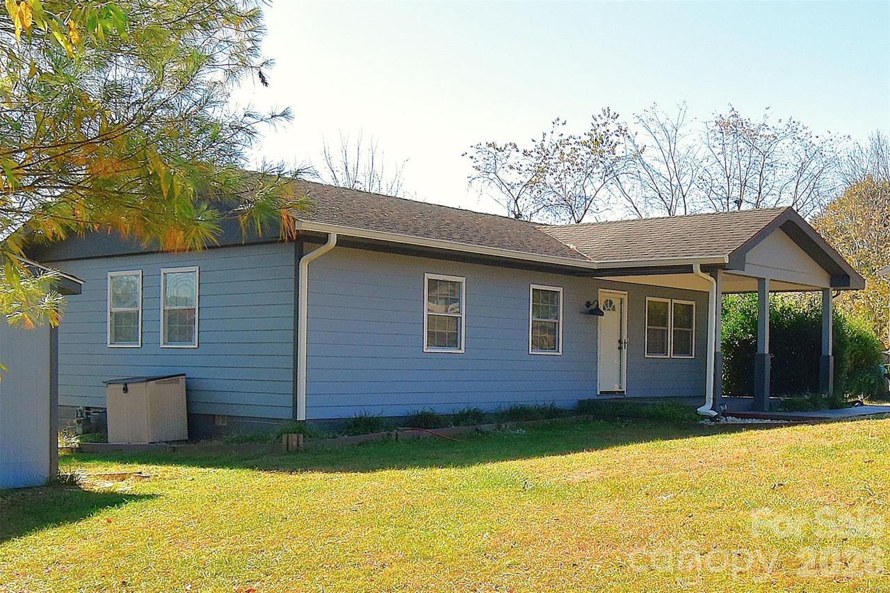 17 Lionel Pl., Asheville, NC 28806
