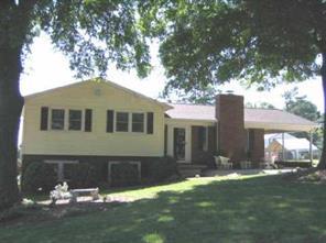 230 Tanglewood Dr., Kannapolis, NC 28081