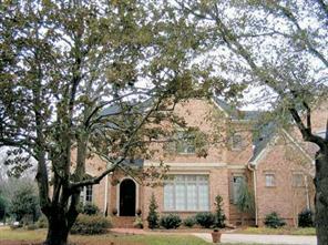 2700 Tanglewood Ln., Charlotte, NC 28211