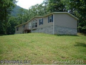 396 Powderhorn Dr, Waynesville, NC 28786
