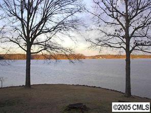 8943 Oakwood Cir., Sherrills Ford, NC 28673