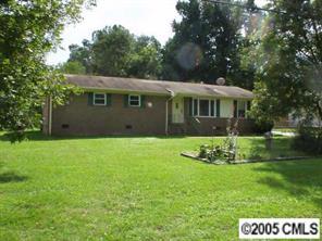 924 Ravendale Dr., Charlotte, NC 28216
