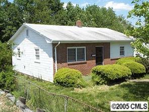 702 Trade St., Dallas, NC 28034