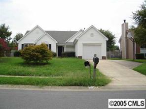 5512 Hedgecrest Pl., Charlotte, NC 28269