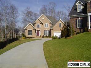 10043 Warwickshire Ln., Charlotte, NC 28270