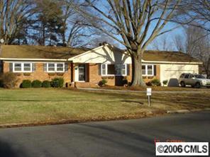 5920 Lake Forest Dr., Charlotte, NC 28227