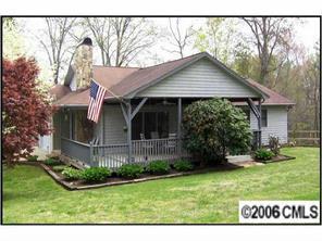 2031 Sleepy Hollow Dr., Hickory, NC 28601