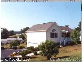 12 Lakewood Road, Hendersonville, NC 28792