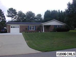 4050 NE Arrowhead Dr., Hickory, NC 28601