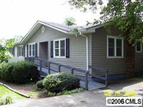 2804 Cliftwood Cir., Hickory, NC 28601