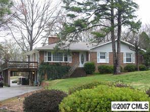 8022 Knollwood Cir., Charlotte, NC 28213