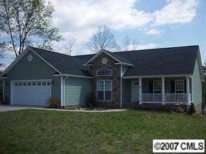 40 Whispering Pines Ct., Hickory, NC 28601