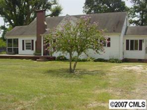 623 Tuckaseegee Rd., Mount Holly, NC 28120