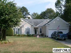 501 Oakbluff Cir., Charlotte, NC 28216