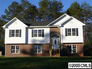 302 Moretz Ct., Hickory, NC 28681