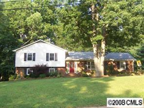 1422 Leolillie Ln., Charlotte, NC 28216