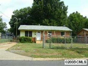 916 Lewiston Ave., Charlotte, NC 28208
