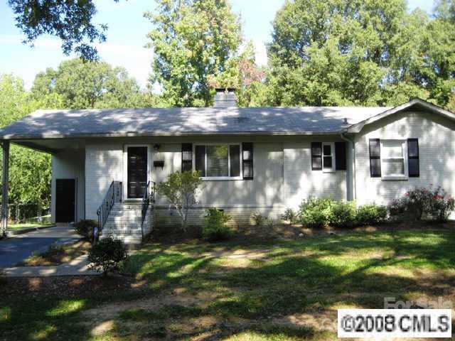 1111 Rosewood Cir., Charlotte, NC 28211