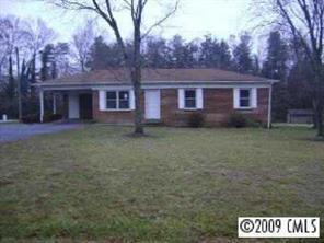 992 Village Cir., Hickory, NC 28602