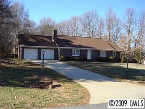 220 Hickory Lane Dr., Mount Holly, NC 28120