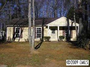 5827 Carved Oak Cir., Charlotte, NC 28227