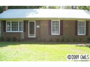 1221 Grovewood Dr., Charlotte, NC 28208