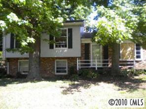 4025 Tipperary Pl., Charlotte, NC 28215
