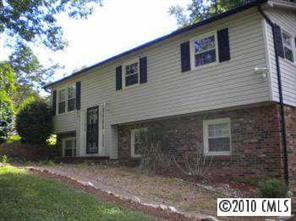 1554 Old Farm Dr., Hickory, NC 28602