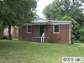 1716 Catherine Simmons Ave., Charlotte, NC 28216