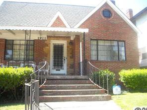 1911 Oaklawn Ave., Charlotte, NC 28216