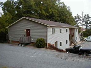 1215 8th Street Dr., Hickory, NC 28601