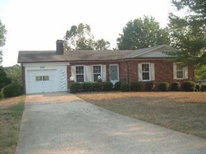 2753 Cliftwood Cir., Hickory, NC 28601