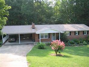 327 Meadowbrook Ct., Hickory, NC 28630