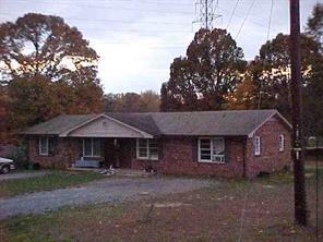 1743 26th Street Dr., Hickory, NC 28601