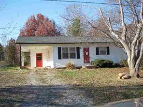 5428 Glenview Dr., Hickory, NC 28602