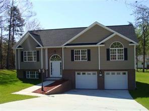 5897 Pinewinds Dr., Hickory, NC 28602