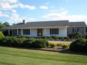 1193 Wandering Ln., Hickory, NC 28601