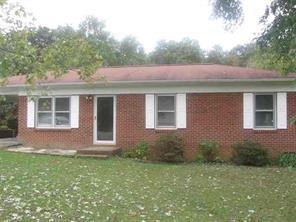 992 Village Cir., Hickory, NC 28602