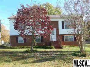 1182 Village Cir., Hickory, NC 28602