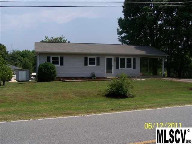 1052 Village Cir., Hickory, NC 28602