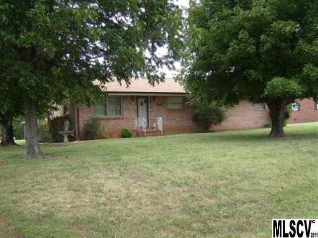 1176 Wandering Ln., Hickory, NC 28601