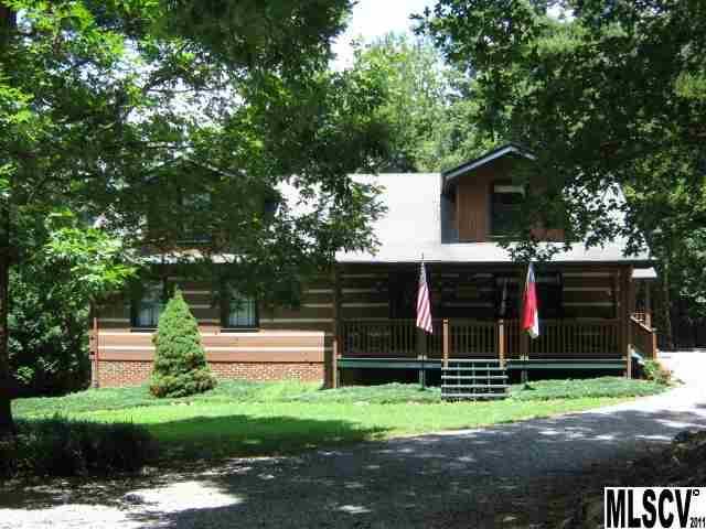 2049 Flameview Ave., Hickory, NC 28602