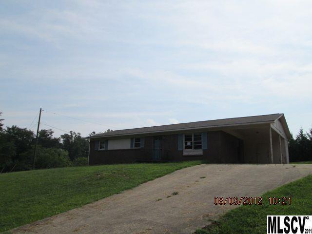 135 Hillcrest Ln., Hickory, NC 28601