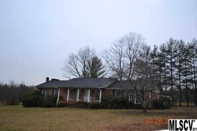 194 Mountain Oak Ln., Hickory, NC 28601