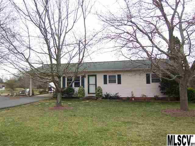 1034 Village Cir., Hickory, NC 28602