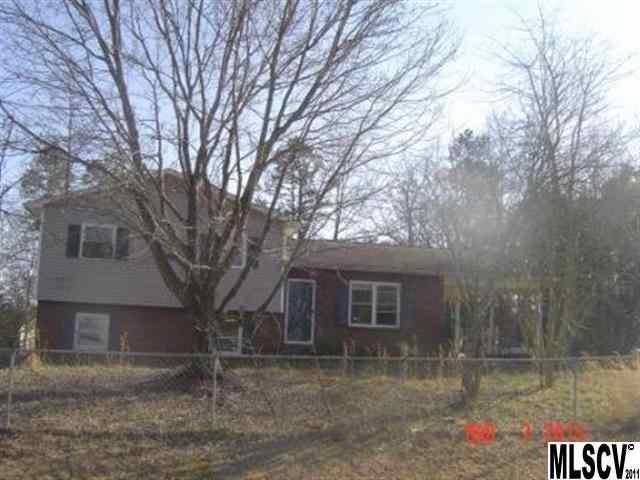 5455 Glenview Dr., Hickory, NC 28602