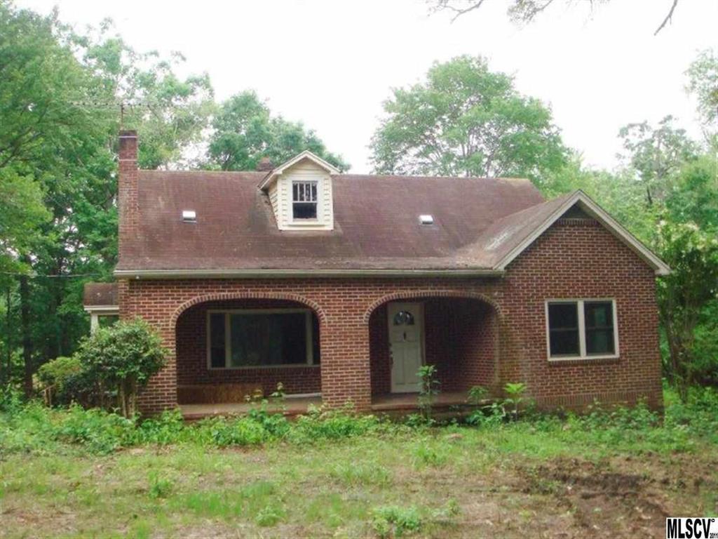 826 Hickory Airport Rd., Hickory, NC 28602
