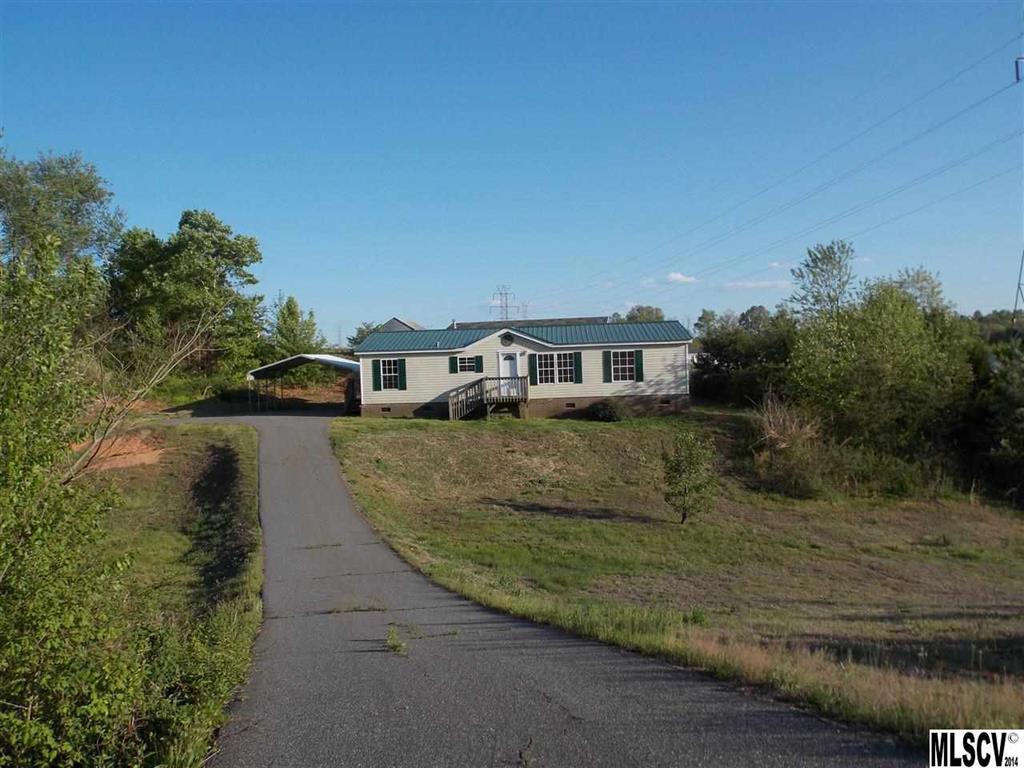 2040 Hunterwood Dr., Hickory, NC 28601