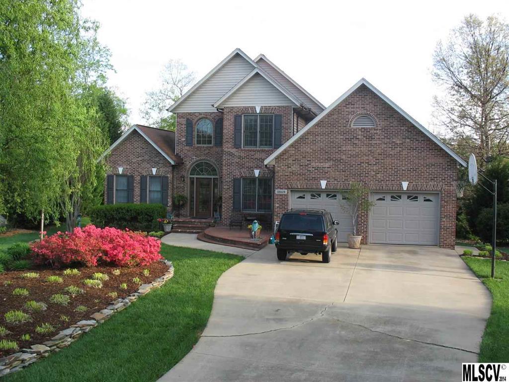 1869 Plaza Dr., Hickory, NC 28602