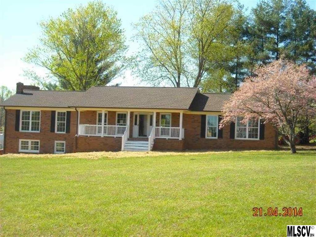 194 Mountain Oak Ln., Hickory, NC 28601